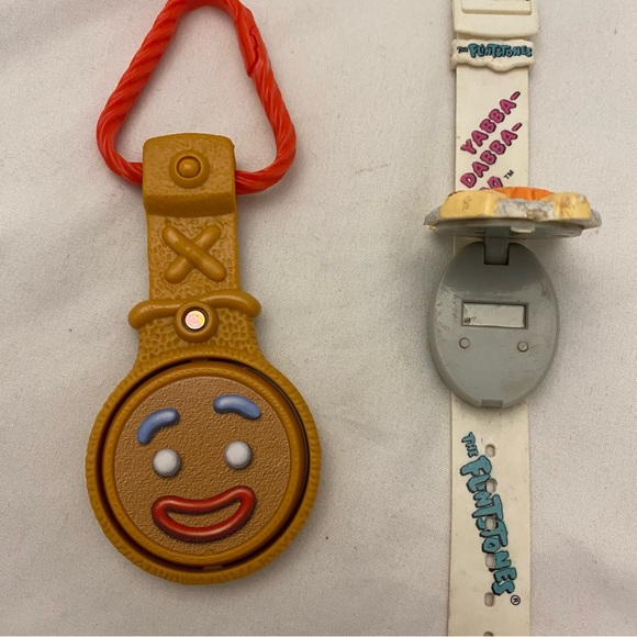 Kids Watch Lot Of 2 Untested Not Working Shrek Gingerbread Man & The Flintstones - Picture 3 of 9